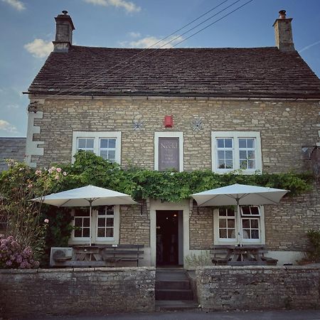 Neeld Arms Hotel Grittleton Exterior foto