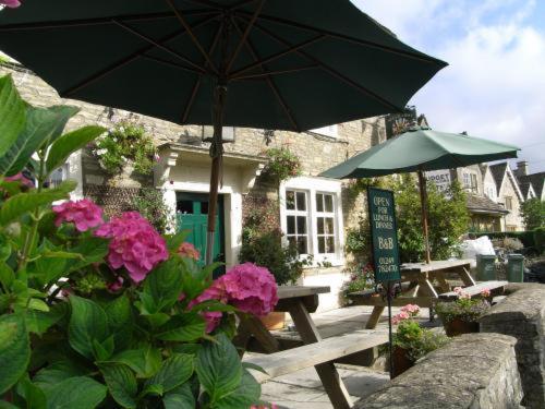 Neeld Arms Hotel Grittleton Exterior foto