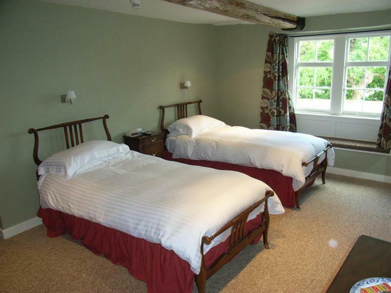 Neeld Arms Hotel Grittleton Exterior foto